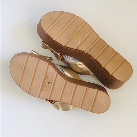 Gold Ruffle Flatform - Picture 4 of 4